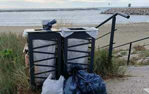 Collecte de déchets sur la plage ce 4 décembre 2023